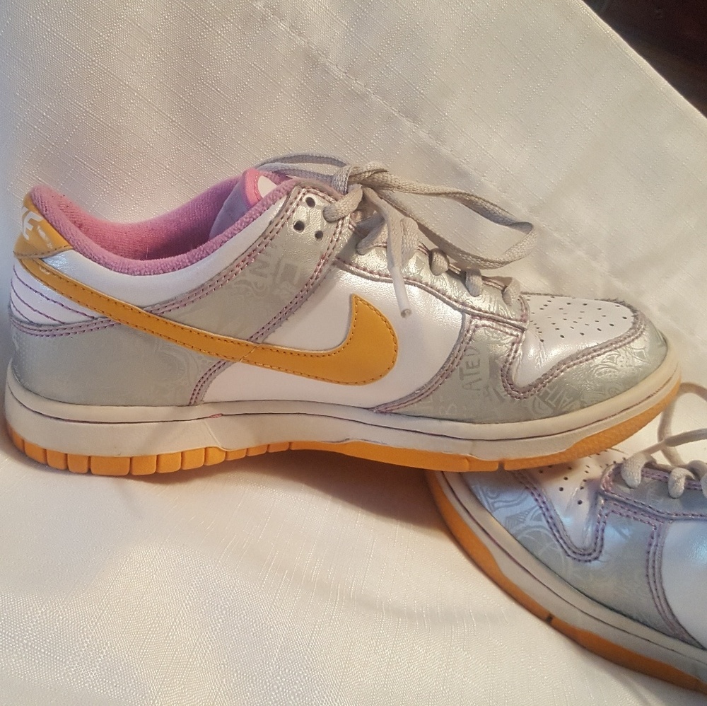 SOLD SOLD SOLD Nike shoes size 5Y